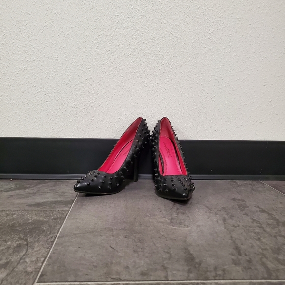 High Heeled Shoes - Picture 4 of 6